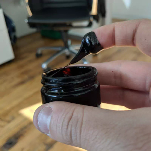 مومیایی یا مومنایی اصلی سیاه معروف به شیره کوه اکسیر جوانی اکسیر ویرانگر هر ناخوشی به شرط و ضمانت مرجوعی متفاوت 20 گرمی