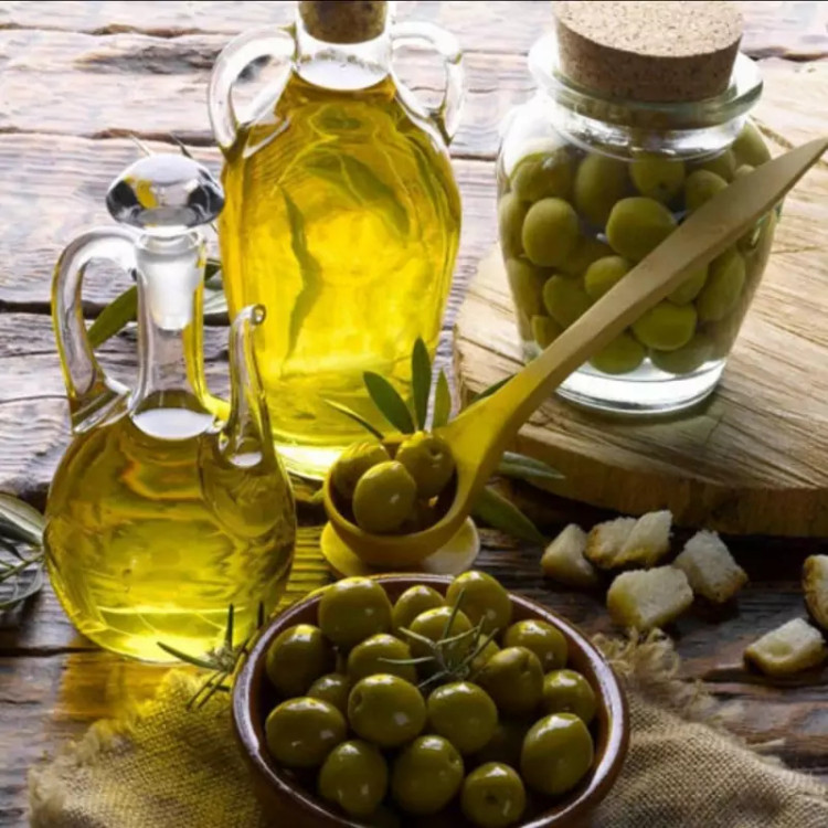 روغن زیتون دارویی بهترین روغن زیتون دنیا بدون جداسازی املاح و گوشت زیتون یک لیتری